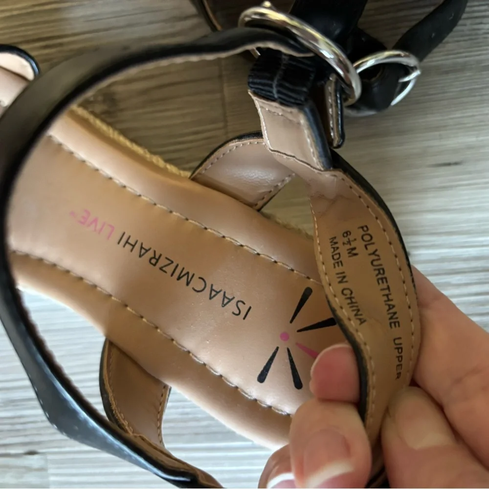 Isaac Mizrahi Black Sandals with Chunky Sole 6.5 New Never Worn - Picture 2 of 3